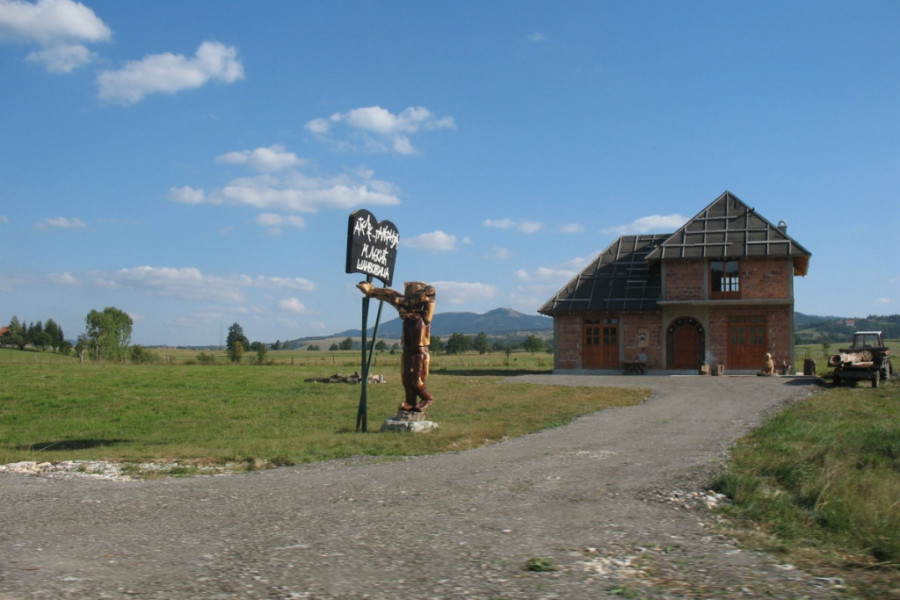 ŠLJIVOVICA NIJE SAMO IME ZA RAKIJU Ovako se prozvala zato što su se u njoj prvo počele saditi šljive (FOTO/VIDEO)