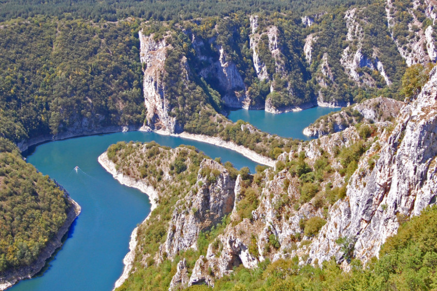 Ovo je srpsko "slatko more": Spas je od ovih vrućina, a vožnja čamcem je posebna (FOTO)