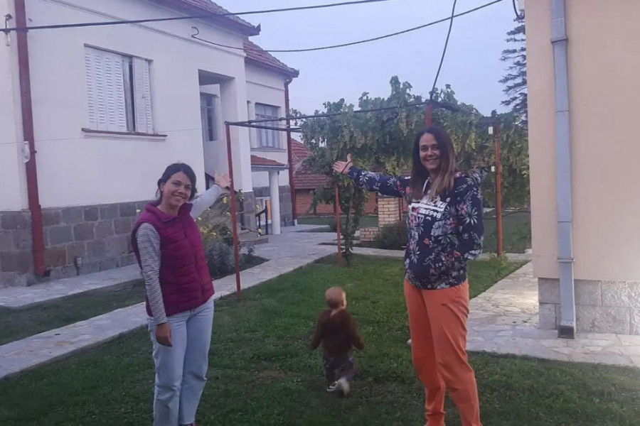 Dve sestre sređivale deo po deo u selu srpske Toskane, a domaćinstvo se zove po omiljenoj uzrečici njihovog dede (FOTO)