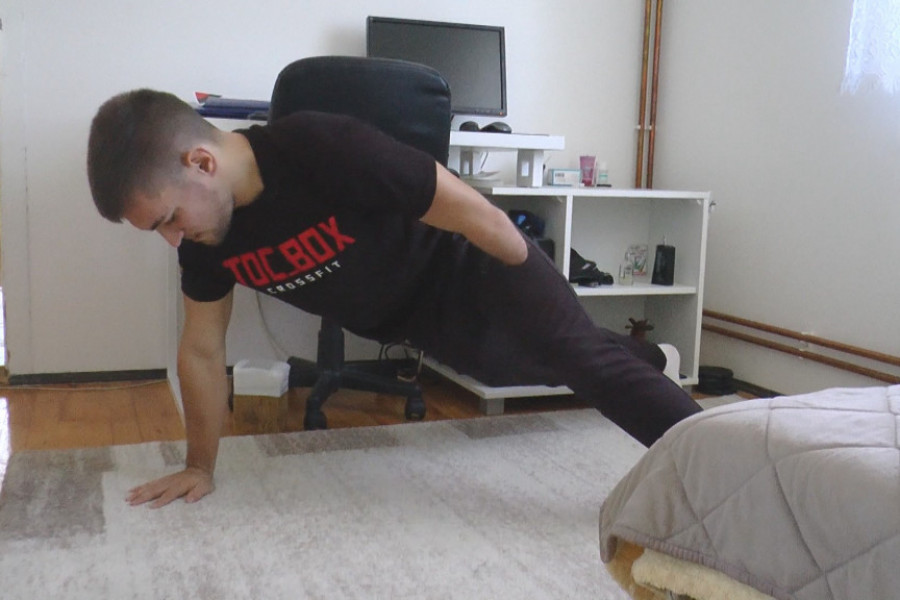 SRUŠIO JE SVE PREDRASUDE Oborio je Ginisov rekord na jednoj ruci (FOTO/VIDEO)