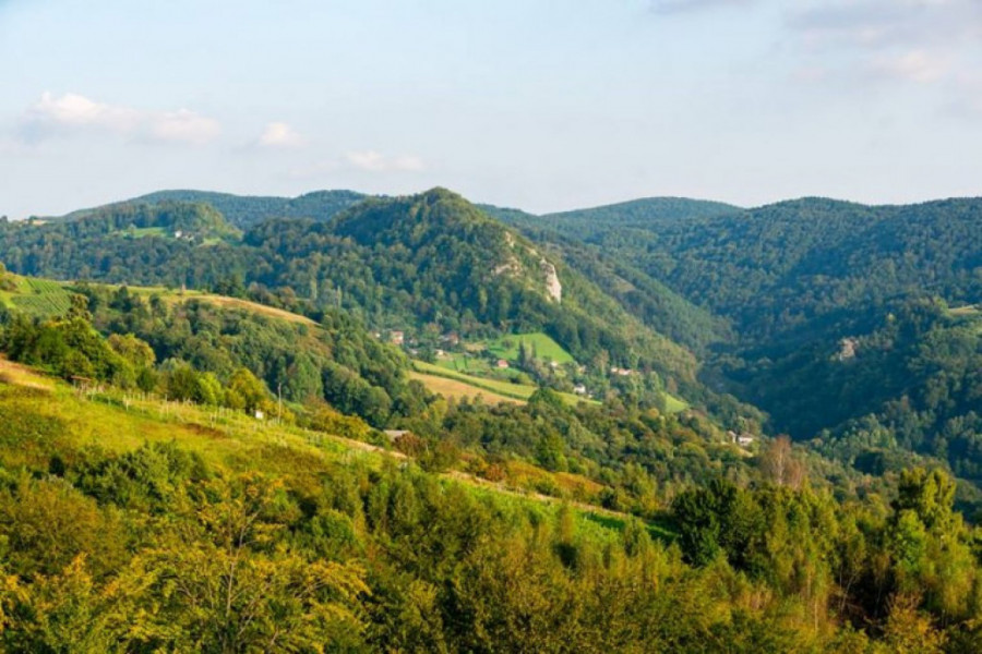 JESTE LI ČULI ZA VERSKI TURIZAM? Deo Srbije koji je najbolje posetiti tokom jeseni, sa 13 crkava i četiri manastira