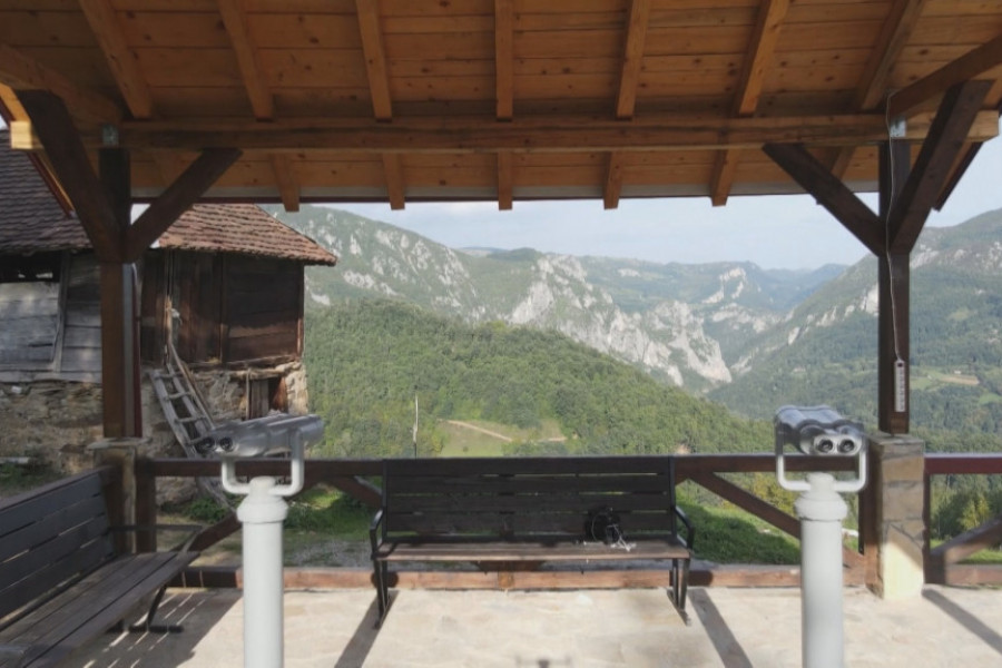 OVAKAV POGLED MOGLI BISTE IMATI I VI Rođeni Beograđanin je odlučio da napusti veliki grad i vrati se na svoju dedovinu (FOTO/VIDEO)