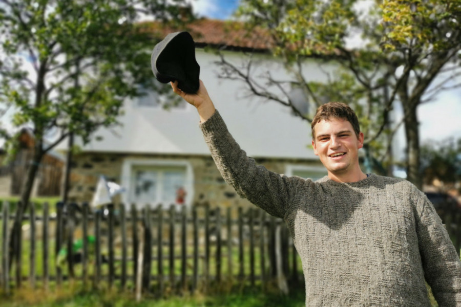 DOBAR DOMAĆIN SE POZNAJE PO DEDOVINI Najpoznatiji Zlatiborac sve postiže sa svojih deset prstiju i čuva čist obraz (FOTO/VIDEO)