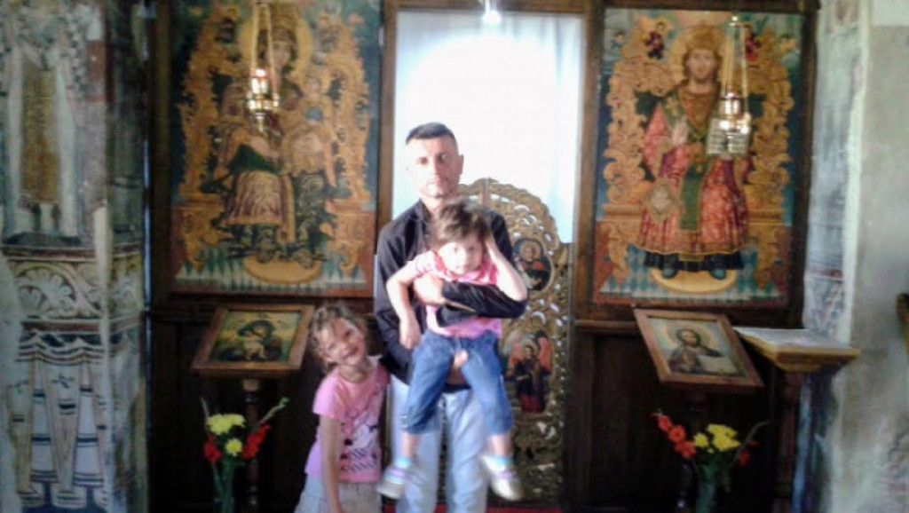 NE BIH IH MENJAO NI ZA 10 SINOVA Čačanin Zoran je samohrani otac četiri ćerke i radi najteže poslove da bi imale srećno detinjstvo (FOTO)