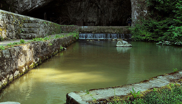 NAJVEĆA PEĆINSKA GROBNICA U EVROPI Podzemno Aždajino jezero iznedrilo neverovatno naučno otkriće (FOTO/VIDEO)