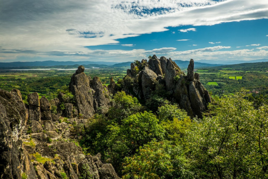 SVOJEVRSNA VAZDUŠNA BANJA Boračke stene neodoljivo podsećaju na vulkansku Ostrovicu (FOTO/VIDEO)