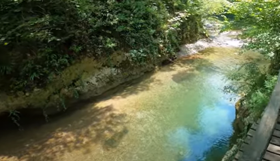 TERMALNO BLAGO SKRIVENO MEĐU STENAMA U Rzavu se i usred zime kupaju mnogi jer od davina pomaže kod reume (FOTO/VIDEO)