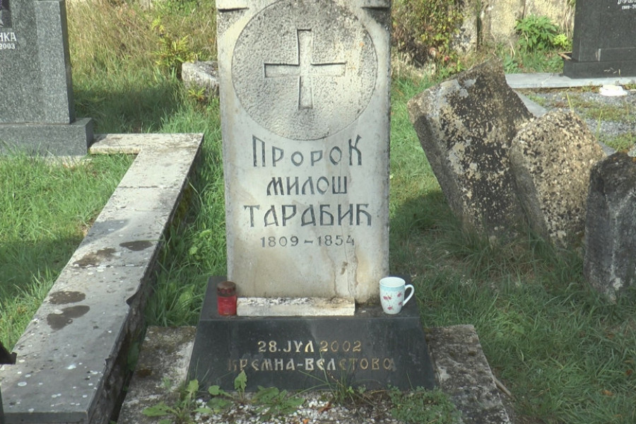POJAVILE SU MI SE U SNU I REKLE KAD ĆU SE PRESELITI NA ONAJ SVET Obrad iz sela Kremna tvrdi da zna datum svoje smrti, na spomeniku pored žene Zorke već je uklesao godinu