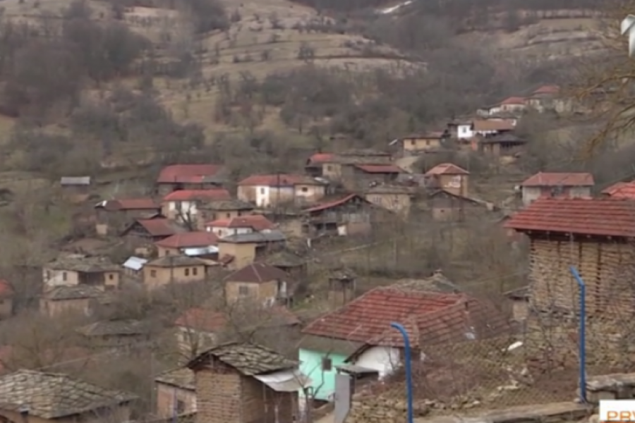 SELO SAMACA U SRBIJI Kuće prazne i zaključane, a ljudi se okupljaju jedino na sahranama