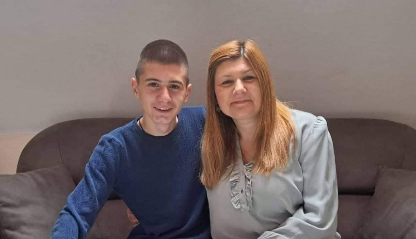 NEMANJA (14) IZ ČAČKA IMA VELIKO SRCE Odvajao od džeparca da kupi sebi autiće, a sada je svoju kolekciju prodao u humanitarne svrhe i sav novac dao za lečenje bolesnih