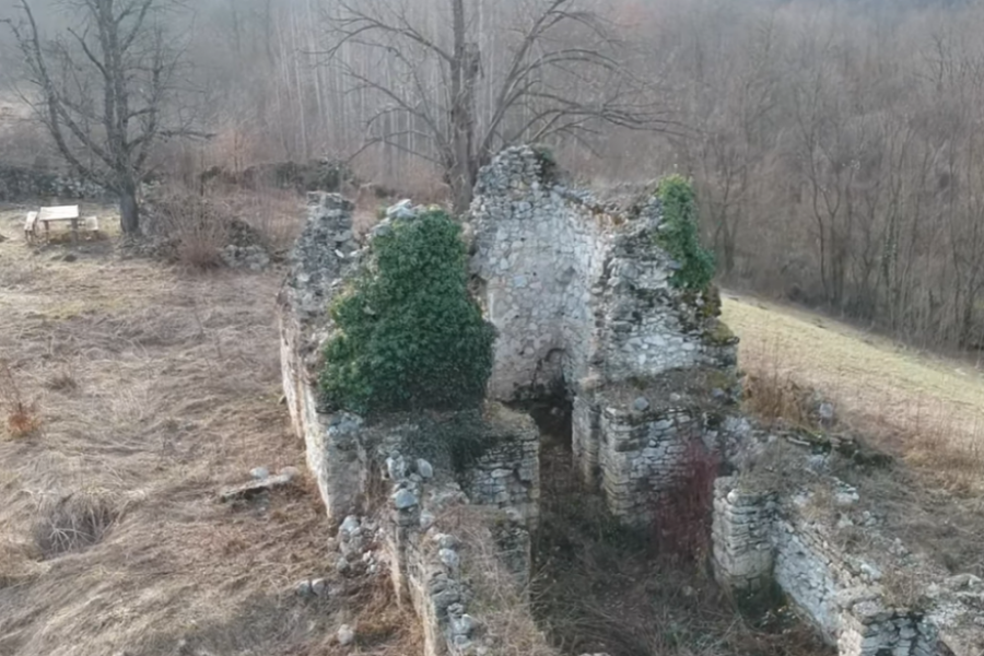 NAROD PRIČA DA GA JE PROKLEO CAR LAZAR Ovu nekropolu opisuje nekoliko legendi vezanih za feudalca, kneza Velimira (FOTO/VIDEO)