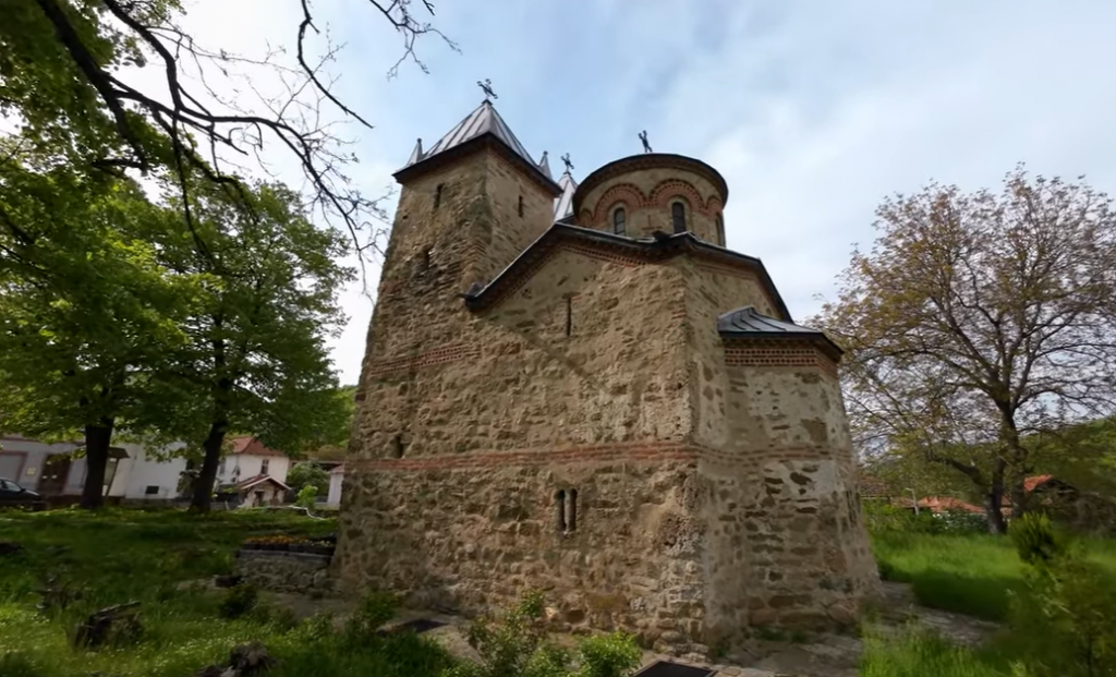 BOGORODIČINA CRKVA BEZ KVAZIMODA Jedina očuvana freska ovog srpskog Notr Dama je prikaz Tajne večere (FOTO/VIDEO)