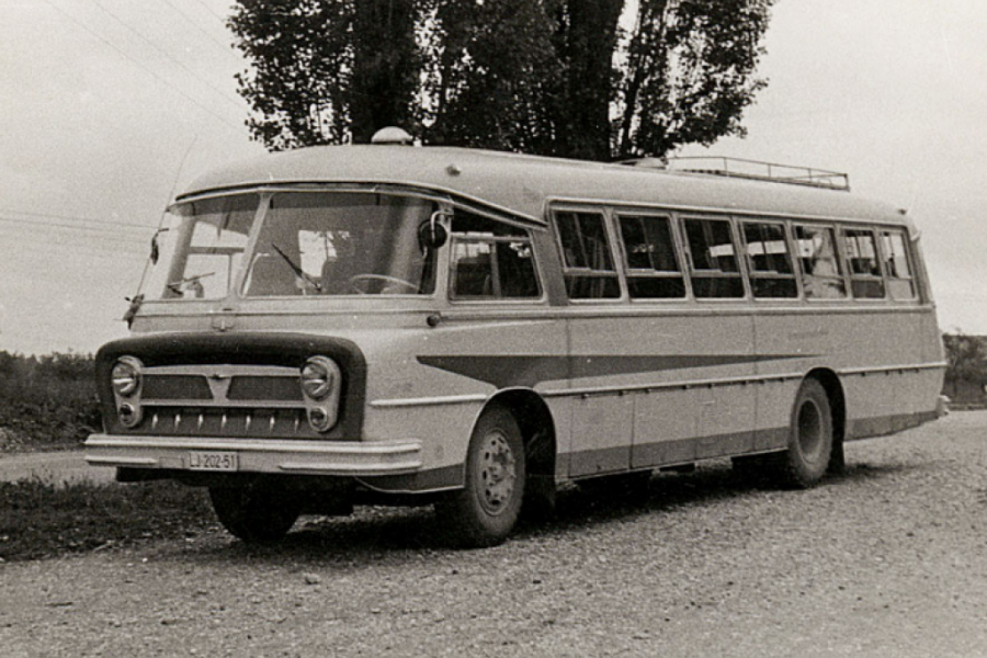 NA OVU EKSKURZIJU DOLAZILI SU IZ SVIH KRAJEVA SRBIJE Postojao je autobus koji je vozio u nepoznato i uvek se tražila KARTA VIŠE
