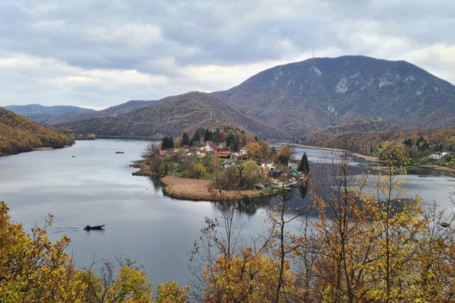 "SRPSKI BLED": RAJ ZA FOTOGRAFE I TURISTE Da li ste čuli za ostrvo kod Čačka koje krije zanimljivu priču? (FOTO)