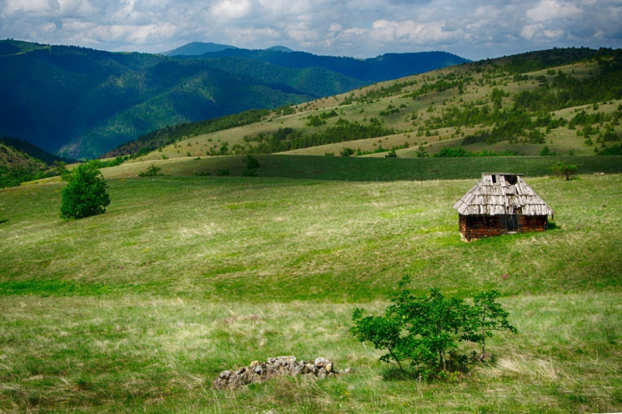 NAJLEPŠI SPOJ TRADICIJE, ISTORIJE I PRIRODNIH LEPOTA Provedite nezaboravan odmor na selu