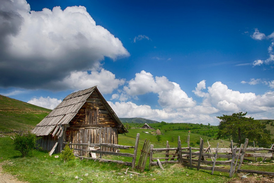 RAJ IZMEĐU ZLATIBORA I TARE Selo koje krije nestvarnu prirodu, a ime je dobilo po izvorima (FOTO)