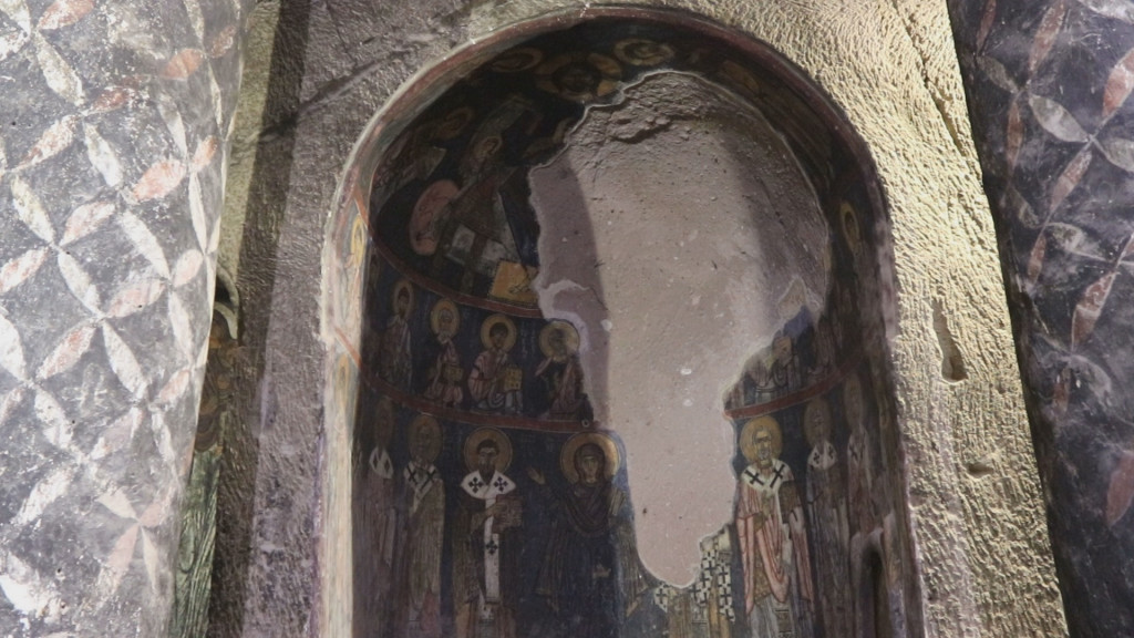 OSTROG NIJE JEDINI HRIŠĆANSKI MANASTIR UKLESAN U STENI Preko 3.000 pećinskih crkava nalazi se u Turskoj, veruje se da su na tim mestima sveci Petar i Pavle čitali svoje propovedi