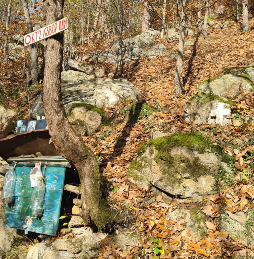 BOŽIJE ČUDO NA PADINAMA PLANINE ČEMERNO Osam vekova meštani i putnici namernici leče se vodom iz sela Odmenje, koristili je za vidanje rana u bolnici manastira Studenica (FOTO)