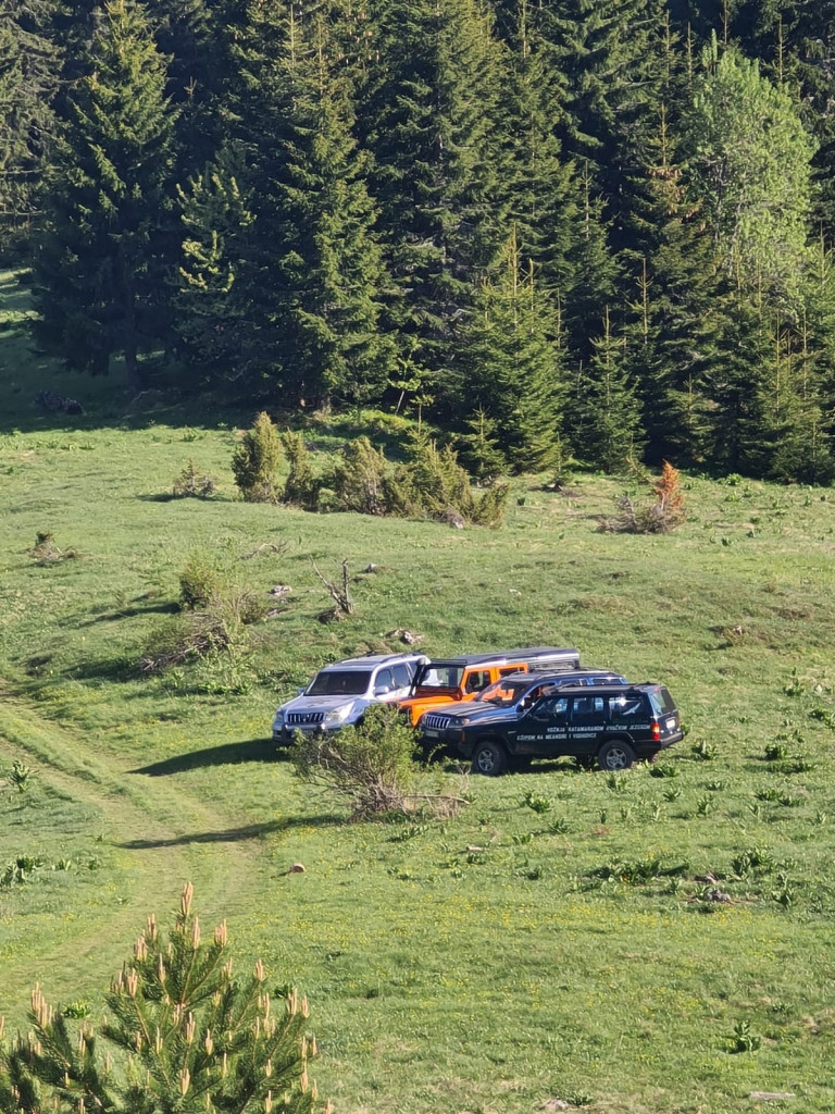 NAPUŠTAJU DRŽAVNE POSLOVE I OKREĆU SE KA TURIZMU Privatni biznis cveta na Zlataru, sve što se ponudi to se i proda turistima, a najveće interesovanje za džip ture i vožnju kvadovima