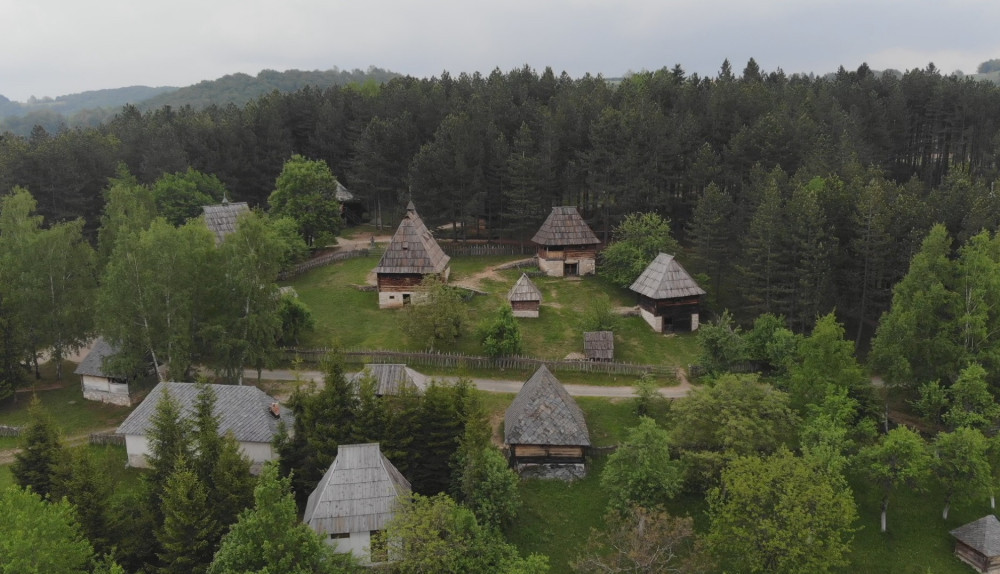 MESTO U KOJE SE VRAĆA SVE VIŠE MLADIH Srpska opština u kojoj se roditelji sve češće odlučuju za treće dete jeste Čajetina