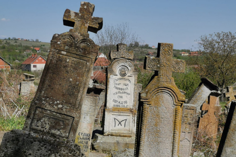 BILO JE TOLIKO KUĆA DA SU MAČKE MOGLE DA SKAČU S KROVA NA KROV Srpsko selo u srednjem veku imalo više stanovnika nego London i jedino ucrtano na mapi sveta