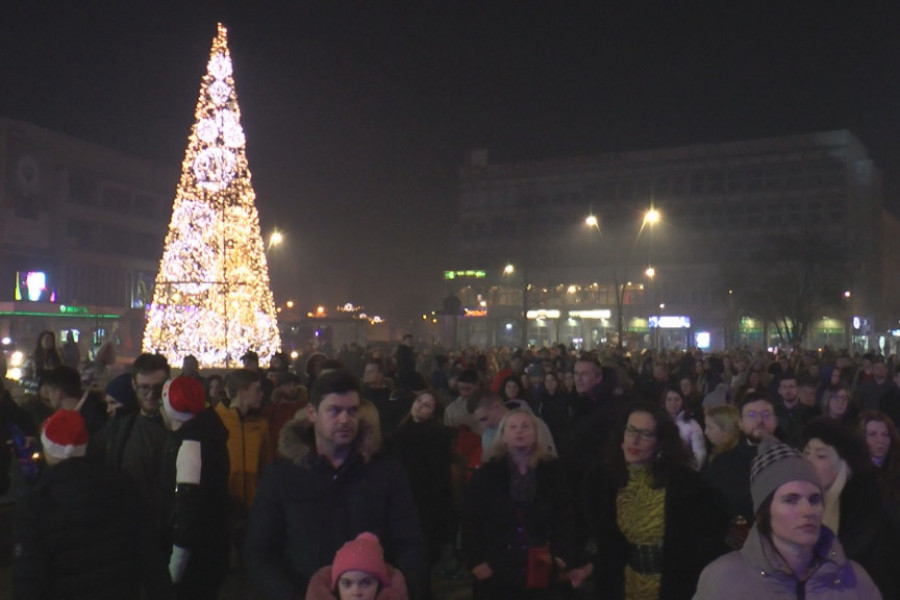 ČAČAK SE SPREMIO ZA PROSLAVU NOVOGODIŠNJIH PRAZNIKA Uz muziku u srećnu novu godinu