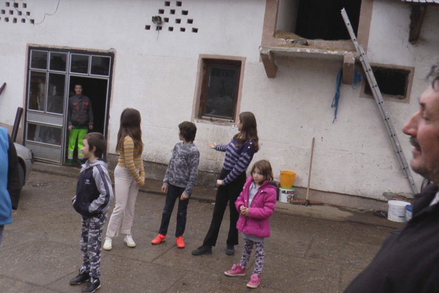 BRINU O ŽIVOTINJAMA, GAJE VOĆE I POVRĆE Đaci ove škole vredno rade cele godine