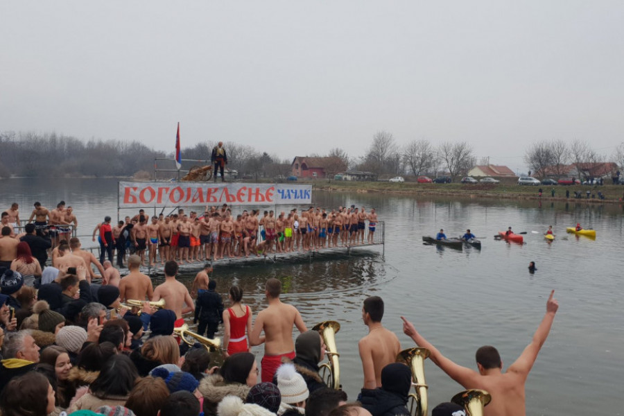 TEMPERATURA OVE GODINE U PLUSU Zakazano plivanje za časni krst na veliki pravoslavni praznik Bogojavljenje