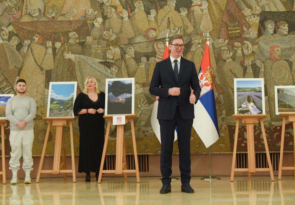 PERUĆAC ODNEO POBEDU Predsednik Vučić dodelio nagrade autorima fotografija sa konkursa 