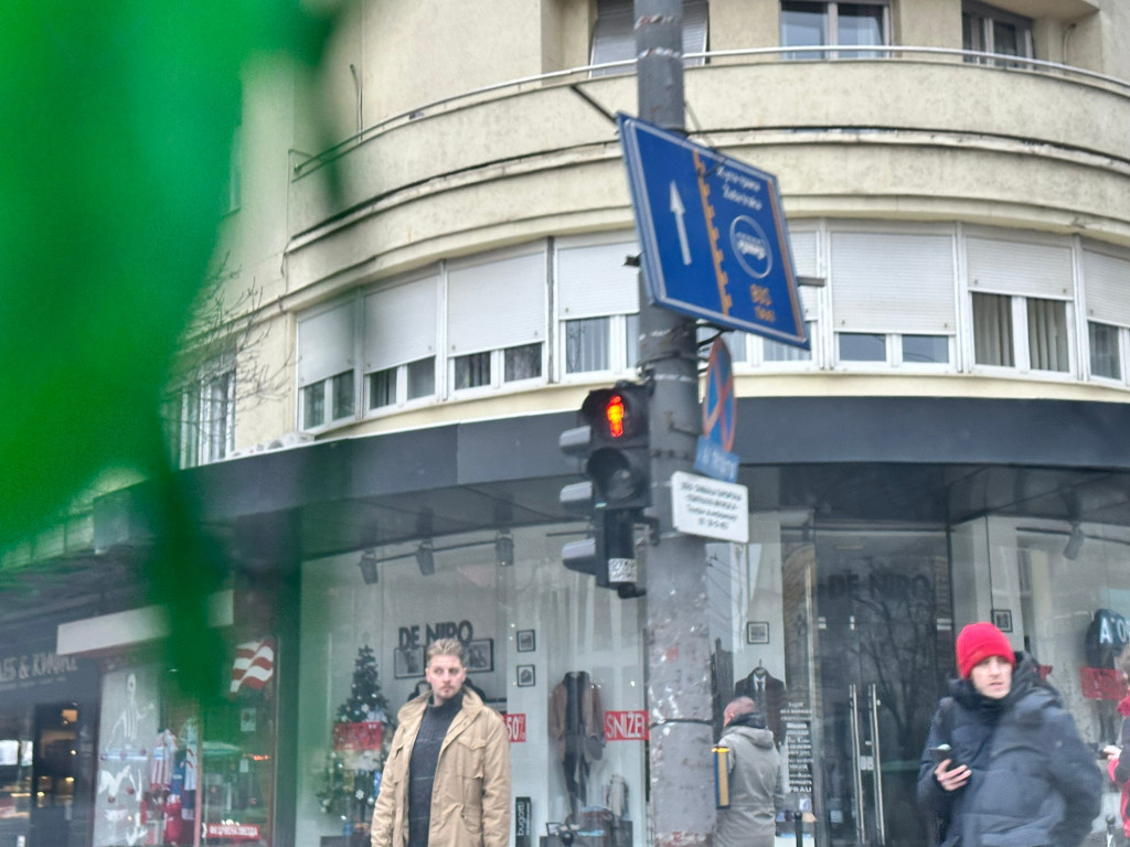 ONI SU BILI KOMŠIJE, A OVA ZGRADA JOŠ UVEK ČUVA NJIHOVE TAJNE  Desanka Maksimović nikada nije prebolela tragičnu smrt Branka Ćopića