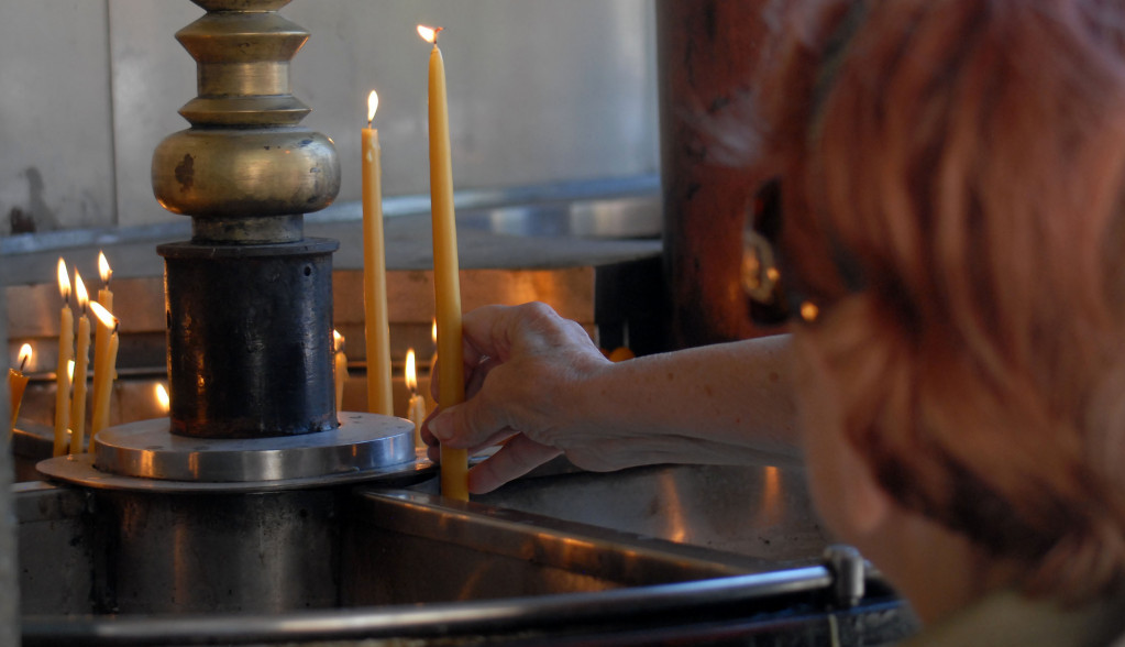 Kako se pravilno ponaša u CRKVI: Ovo svako mora da ZNA ako ne želi da se OBRUKA!