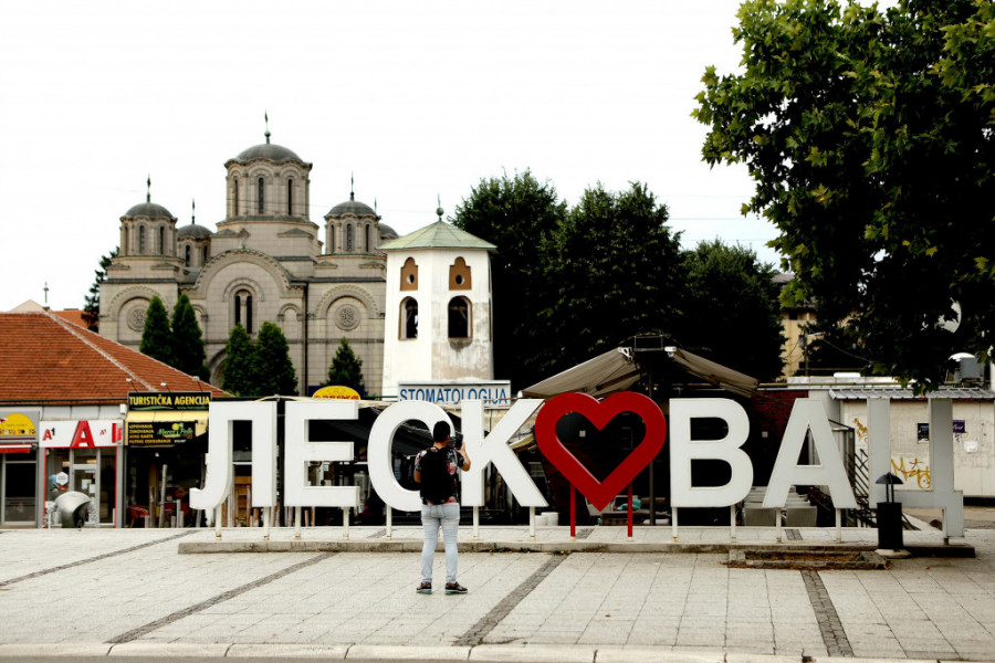 LESKOVČANI NE VOLE KOMPLIKACIJE I NE HAJU ZA DEKLINACIJE  Šta sve morate obići kad posetite mali Mančester (FOTO)