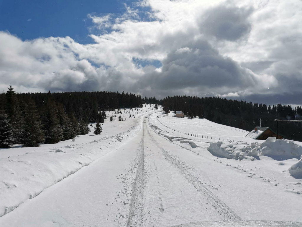 SRPSKA ZIMSKA BAJKA Planina na kojoj snega ima najviše, a cene su najniže, smeštaj se može naći za 30 eura, a obroci trostruko jeftiniji nego na Kopaoniku