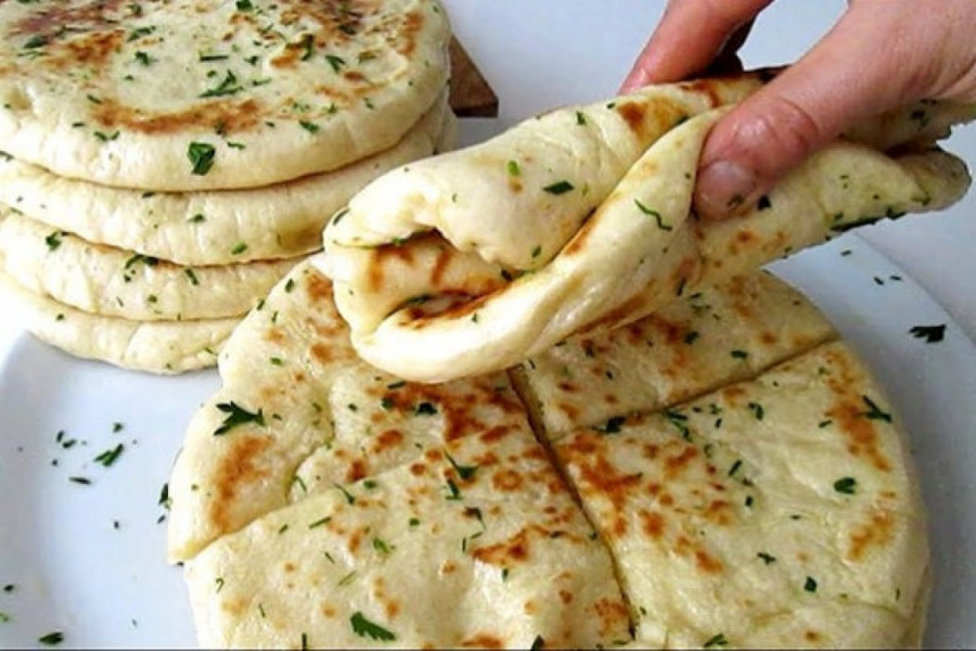 EVO KAKO DA NAPRAVITE NAJMEKŠI SOMUN: Nikad vam nije bilo SLAĐE da jedete ćevape nego sa ovim hlebom