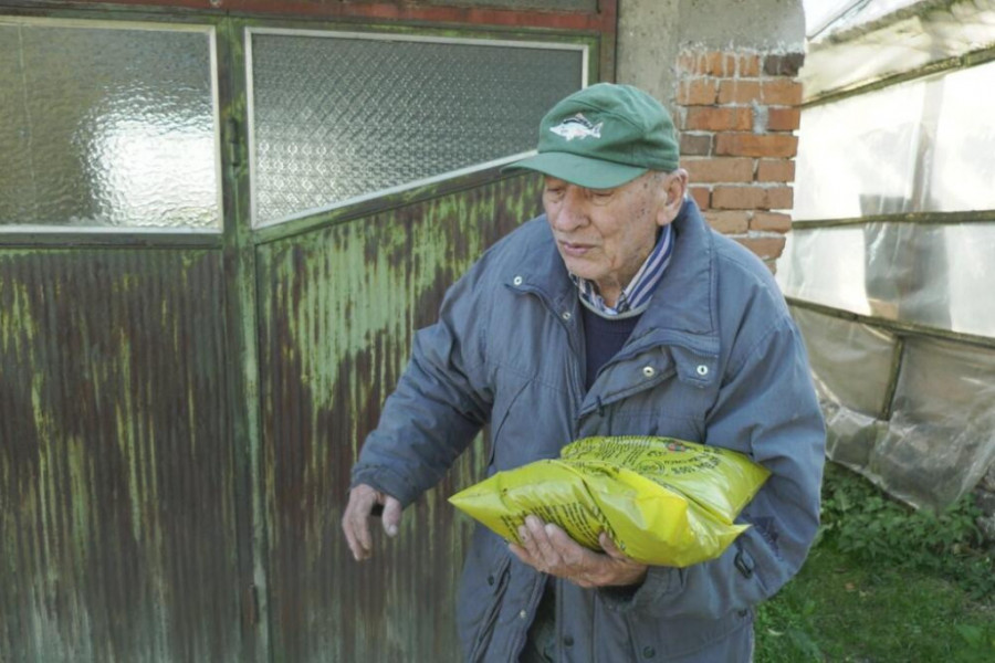 DEKA IZ KOSJERIĆA NAPRAVIO BIZNIS VEKA: Vlasnik je najčudnije farme u Srbiji! Nema ovce i krave, a ZARAĐUJE ODLIČNO!