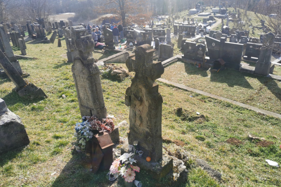 Tradicija je pala u vodu zbog samo jednog razloga: Evo zašto sada na grobove u Srbiji postavljaju crne ploče