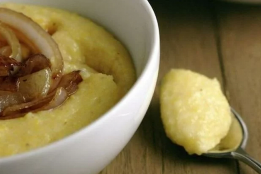 POSNI KAČAMAK SA LUKOM NA VODI Za nas koji u toku Čiste nedelje ne možemo bez kašike