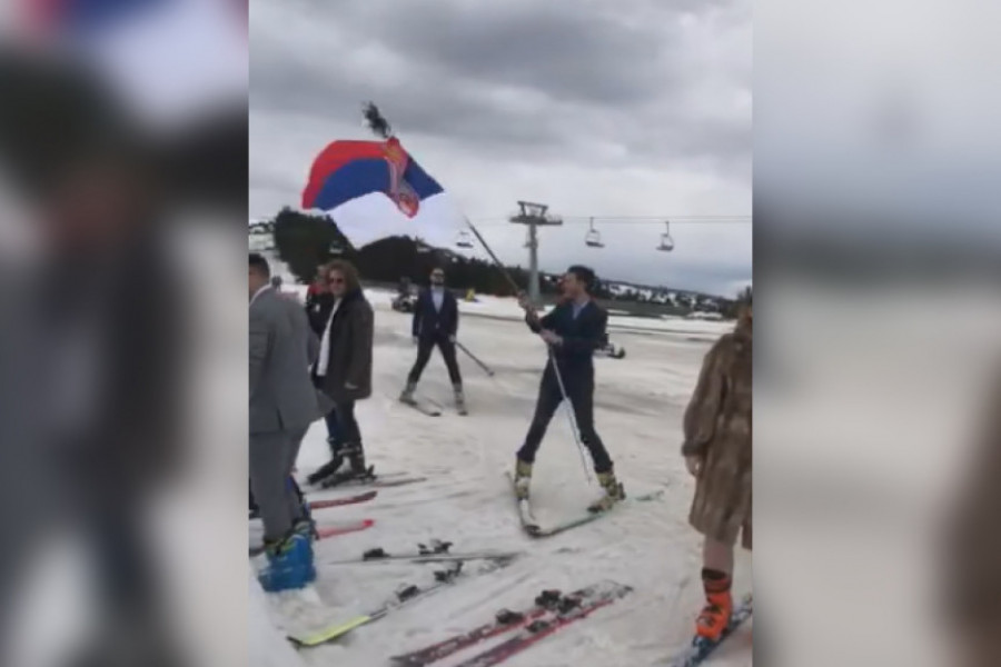 Nesvakidašnje venčanje na srpskoj planini: Mladenci umesto na ludi kamen stali na skije i opleli UŽIČKO KOLO