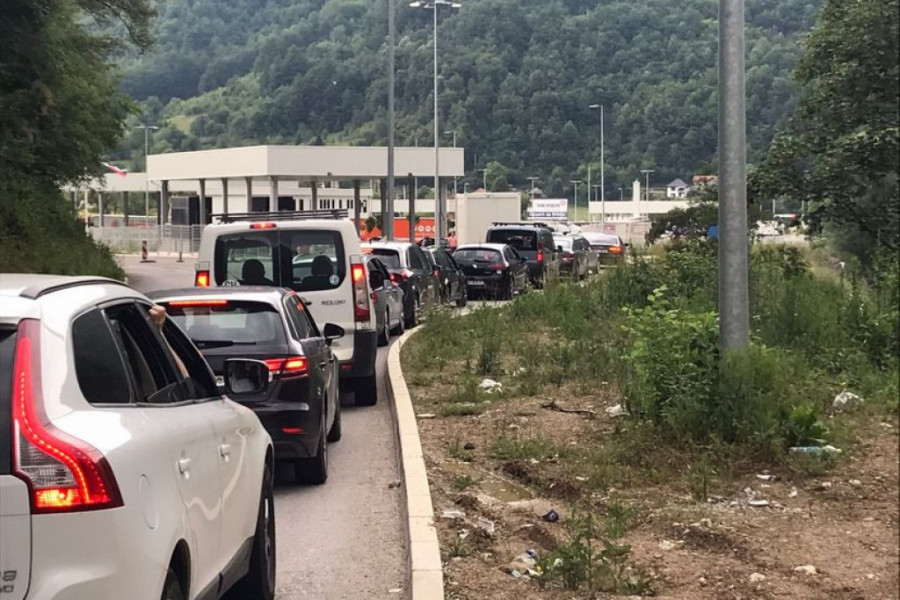 "Pa ako to ne vidiš rode, šta li još ne vidiš?" Srbin pitao šta je ono što ljude najviše nervira kod naših vozača