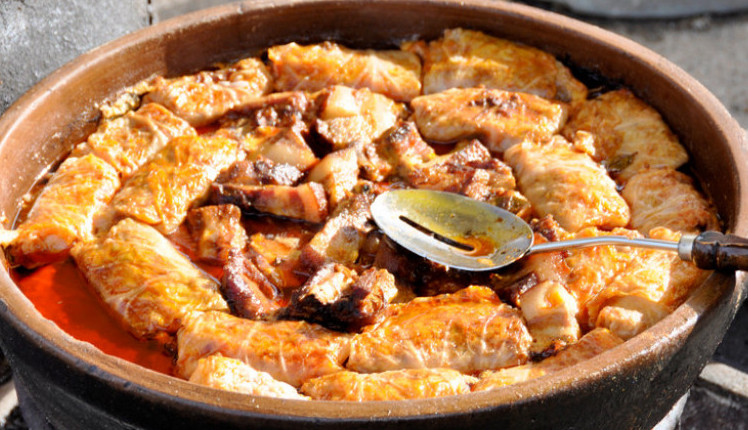 NAPRAVITE NAJBOLJU SRPSKU SARMU: Naše bake su koristile OVE TRIKOVE za najukusnije jelo