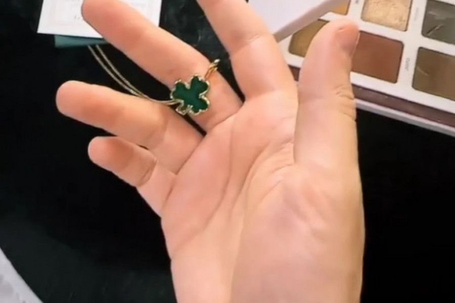 NIKAD NE POKLANJAJTE OVE STVARI BLISKIM OSOBAMA: Smatra se da donose TUGU i NESREĆU, ali i ovo