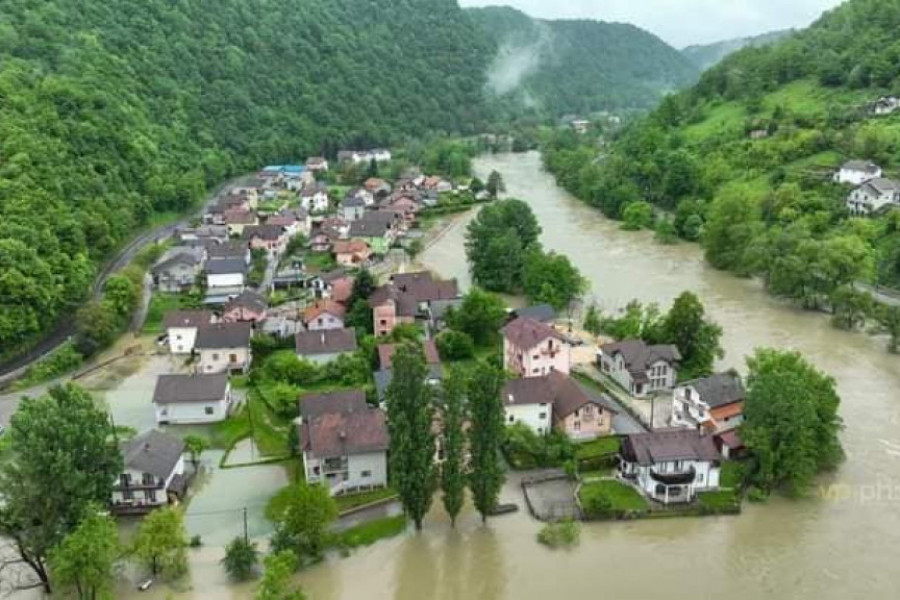 NEKA SELA POPLAVLJENA ČETVRTI PUT Voda u kućama, dvorištima i podrumima