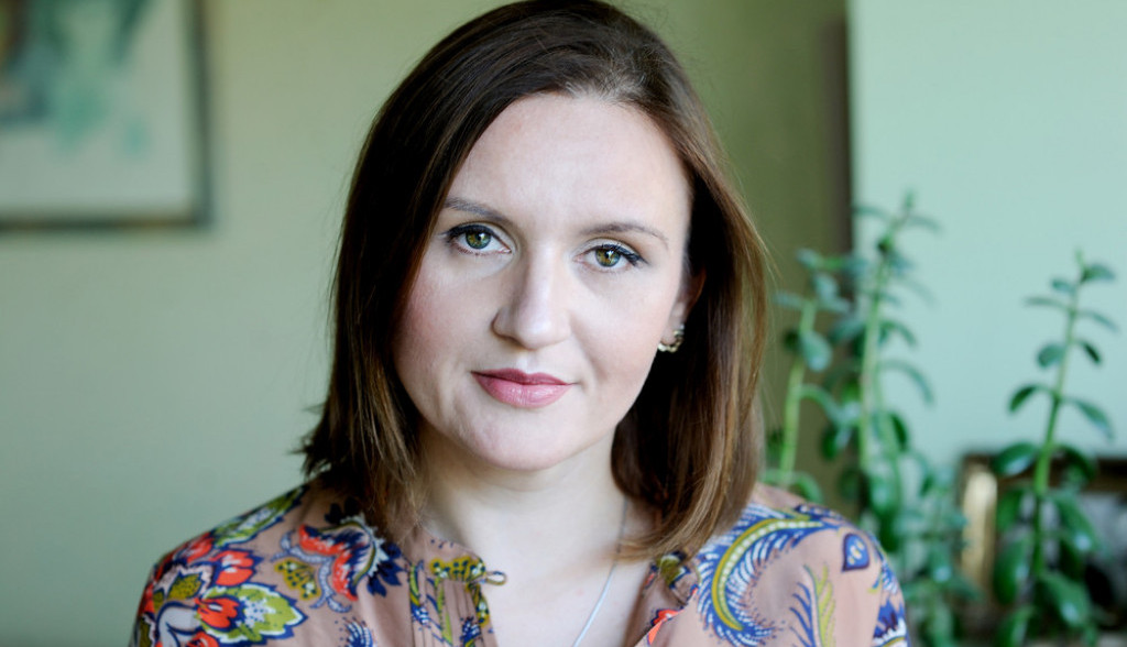 žena
