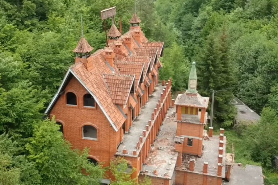 ZABORAVLJENA MISTERIOZNA BANJA KOD ZLATIBORA Dvorac kao iz bajke okružen mineralnom vodom i mesto koje nikada nije zaživelo (FOTO)