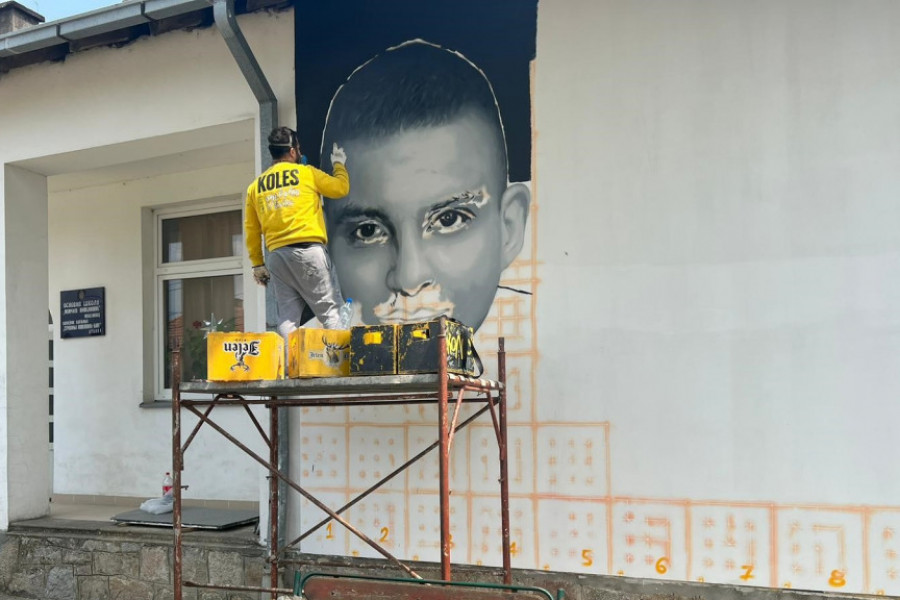 Oslikava se mural za Kristinu, Milana i Dalibora koje je Uroš upucao dok su sedeli na omiljenoj klupici u rodnom selu