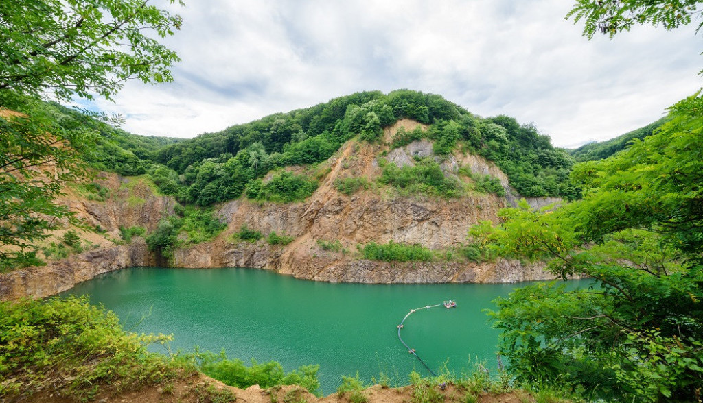 Ledinačko jezero