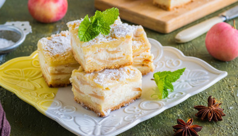 Kolač s jabukama i pudingom