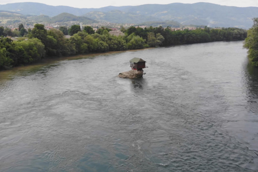 kućica na Drini