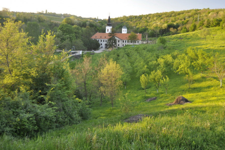 manastir Kuveždin