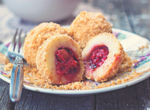 STARINSKI RECEPT ZA KNEDLE SA ŠLJIVAMA Slatkiš koji svi obožavaju, baš onako kako su ga pravile naše bake